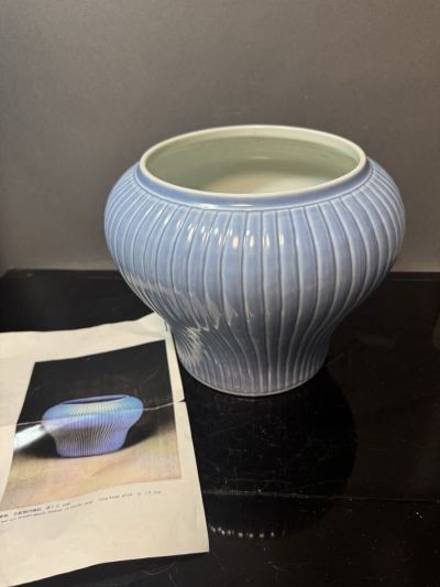 673）中國美術、清時期.天藍釉白條紅 鎬手壺 水指.高19.2cm 中国美術 陶磁器 花瓶 茶道具 青磁 置物. 箱付. 在銘 花瓶 時代物