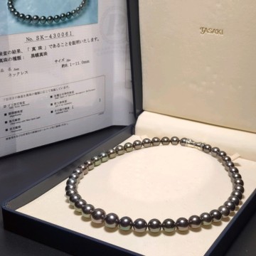 【TASAKI オーロラピーコック 8.1-11.0mm】黒蝶真珠 スワン刻印 43.5cm 鑑別書 真珠科学研究所 ケース付 ネックレス パール タサキ