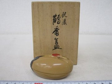 Y4020 漆器 「信田福弥 輪島塗 乾漆 内梨地塗 鶴香合」 共箱 茶器 茶道具