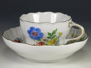 Meissen マイセン ベーシックフラワー 花柄 金彩 レリーフ カップ＆ソーサー 874