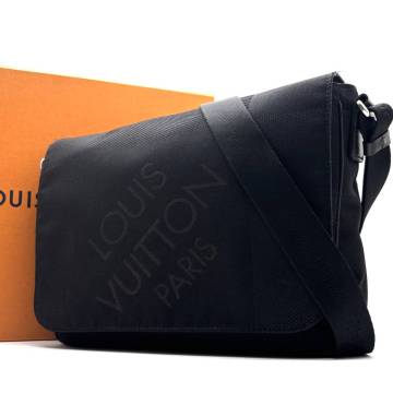 1円 正規品 LOUIS VUITTON ルイヴィトン ダミエ ジュアン プチ メサジェ ショルダーバッグ ロゴ フラップ 斜め掛け グラフィット ブラック