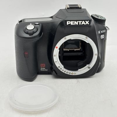 ◇ PENTAX K100D デジタル一眼レフカメラ ボディ 本体のみ 通電確認済 動作未確認 単三電池駆動 電池付属無 現状品 状態写真参照