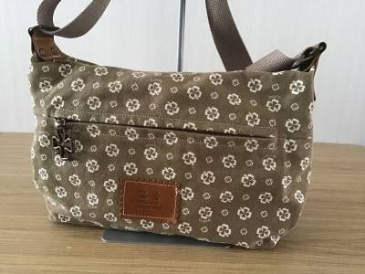 mottoの布製ショルダーバック