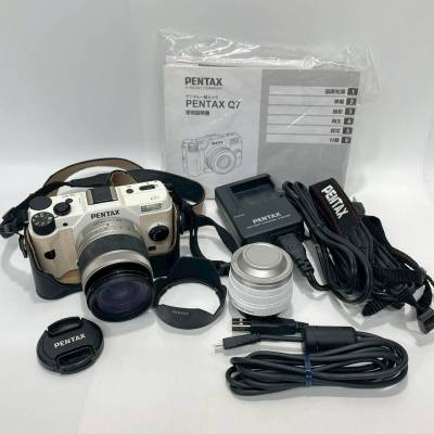 ★ 1円〜【通電確認済】 PENTAX ペンタックス Q7 デジタル一眼 カメラ ベージュ&times;ホワイト 1:1.9 8.5mm 1:2.8-4.5 5-15mm 付属品有 L210901