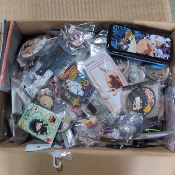 9.3キロアニメグッズまとめ売り 缶バッジ アクスタ アクリルキーホルダー セット アニメ系　ワンピース　ハイキュー　呪術廻戦　うたプリ