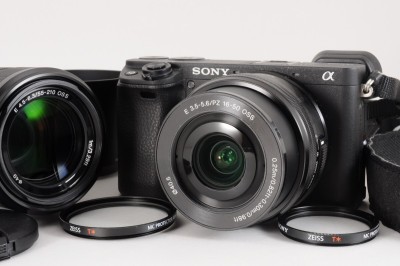 美品 動作品 SONY ソニー &alpha;6400 ILCE-6400 ダブルズーム レンズ キット E3.5-5.6/16-50 E4.5-6.3/55-210OSS デジタル カメラ RT-785K/018