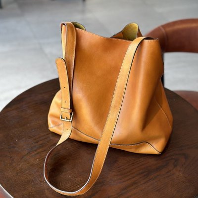 【春屋革具】美品★レザーバケットバッグ 本牛革 調整ワイドショルダー 付属インナーポーチ A4大容量 通勤カジュアルレディースショルダー