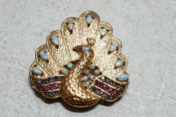 135 天然ルビー サファイア オパール ゴールドカラー ブローチ ヴィンテージ アクセサリー 天然石 宝石 色石 カラーストーン 訳あり品