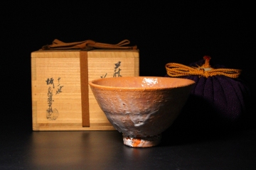 □■大振り極上作！十一世 坂高麗左衛門 韓峯　萩焼茶碗　井戸型　上質紫縮緬仕覆　じっくりと濃茶を■□