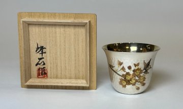 純銀　希少作【人間国宝　奥山峰石】作　純銀ぐい呑　『桜』　共箱　純銀　重さ73g　本物保証