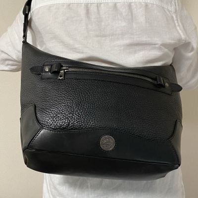 極美品●HUNTING WORLD ハンティングワールド ボディバッグ 斜め掛け メンズ クロスボディ オールレザー ショルダーバッグ ブラック 黒