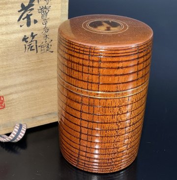 【江】人間国宝 川北良造 鼈甲象嵌 千筋 茶筒 共箱 銘有 木工芸 伝統工芸 煎茶道具 (茶器 茶入 骨董 古美術) X2737 CTDBatqx DBqjgn