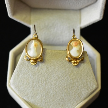 ジョージアン~アーリーヴィクトリアン アンティーク 推定ピンチベック合金 三層シェルカメオスリーパーズ ピアス 本物保証