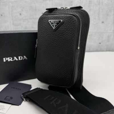 極美品 PRADA プラダ ボディバッグ フォンショルダーバッグ 三角ロゴプレート シボ革 レザー 本革 ギャランティ 付属品完備 ブラック 黒