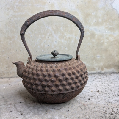 鉄瓶 あられ文様 煎茶道具 茶道具 湯沸かし 龍文堂造 骨董品 茶器 鉄器 初出し