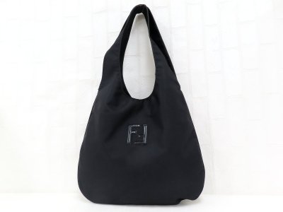 ◆美品◆FENDI フェンディ◆ナイロン カーフ レザー 本革◆ショルダー バッグ◆ブラック シルバー金具◆肩掛け◆イタリア製◆A18210
