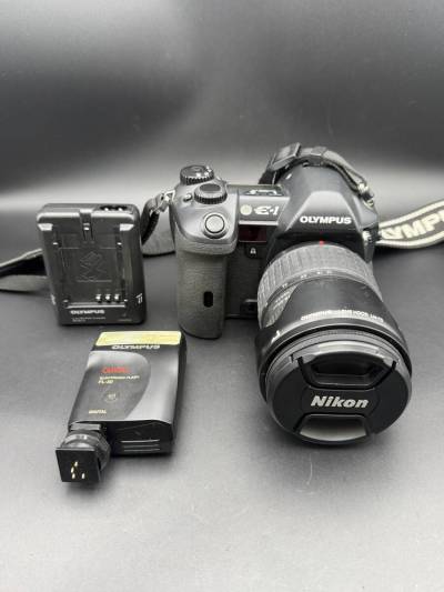 (38315)OLYMPUS/オリンパス　E-1　ZUIKO DIGITAL 14-54mm 1:2.8-3.5　デジタル一眼レフカメラ　充電器付き　※通電確認済　中古/現状品