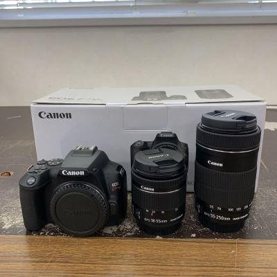 美品 Canon EOS Kiss X10 ダブルズームキット デジタル一眼レフカメラ EF-S 18-55 55-250 IS STM デジタルカメラ