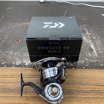 美品 Daiwa 21セルテート SW 8000-H セルテート CERTATE ダイワ スピニングリール