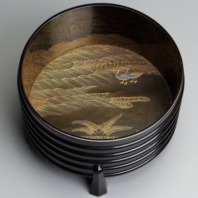 【五】木製漆塗 波水禽蒔絵三足器