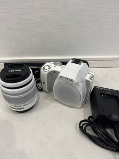 Pentax Ks-1 ホワイト 白 デジタル一眼カメラ smc Pentax-DA L 1:3.5-5.6 18-55mm AL レンズセット 充電器 ストラップ 現状品 1円スタート