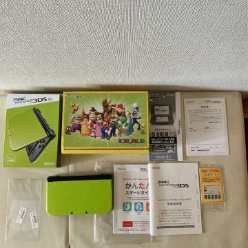 任天堂 Newニンテンドー3DS LL ライム&times;ブラック 本体 スーパーマリオパッケージ　マリオボックス　説明書付き
