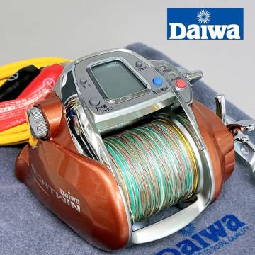 比較的良品 ダイワ シーボーグ メガツイン 750MT 電動リール オレンジ&times;シルバー 純正ケーブル 純正保存袋付き 釣り具