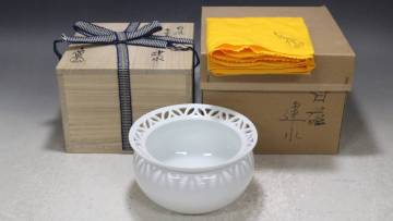 横石嘉助 白磁七宝透 建水 (約317g) 茶器茶道具 時代物 日本陶磁器 共箱 ヘ35