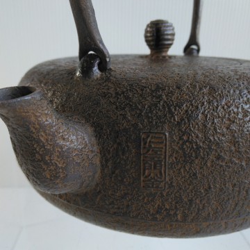 小泉仁左衛門 作 南部鉄器 鉄瓶 湯沸 名工 南部釜 元祖 在銘 時代物 古道具 骨董 (Q4-12342)