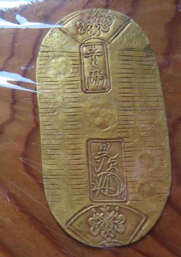 天保小判金　金貨保証　厚さ約0.6㎜、重さ約11.2g。直径 約30.3ー58.9mm。