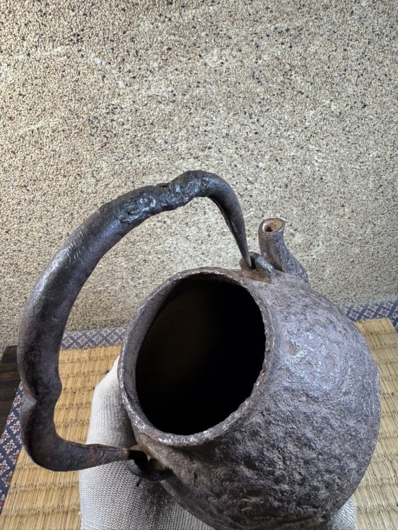 小振り 龍文堂 安之介 縦銘 江戸?時代? 鉄瓶 煎茶道具 岩肌