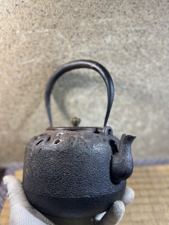 小振り 龍文堂 破れ鉄瓶 明?治時代? 鉄瓶 煎茶道具 岩肌 大西清?右衛門