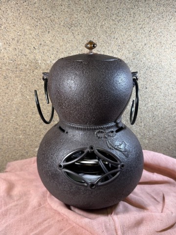 瓢箪 風炉釜 遠州好 金森紹栄 砂鉄 釜師 瓶掛け 火鉢 野々田 涼炉 風炉 七宝透 未使用 共箱 煎茶道具 小振り 鉄瓶 茶道 茶道具 茶器 二重箱