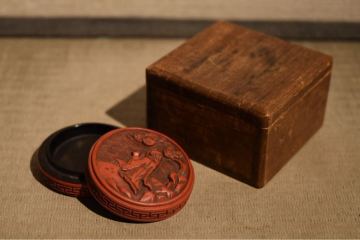 【GE】Y355【コレクター所蔵品】時代 堆朱香合/中国美術 中国古玩 朝鮮 韓国 漆器 漆芸 香道具 盒子 骨董品 時代品 美術品 古美術品 gy