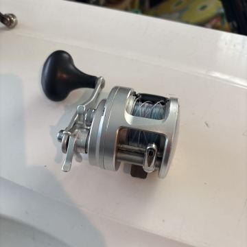 シマノ　オシアカルカッタ　300HG ベイトリール 右巻