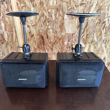 中古です。BOSE 101MM スピーカー ペア 天吊りブラケット付き ボーズ BOSE 101MM ペア オーディオ機器 音響機器 オーディオ