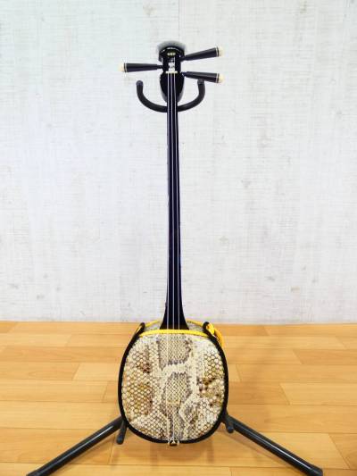 【USED!沖縄伝統楽器 三線★和楽器/民族楽器/蛇皮？/ケース付き ※現状品＠140（8）】