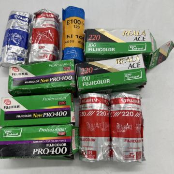 8-8-56■ FUJIFILM フジフィルム FUJICOLOR NEW PRO400 3本 / REALA ACE 100 2本 / 他 中判 カラーネガ 絶版 期限切 未開封品有り　