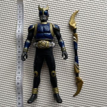 バンダイ 仮面ライダークウガ ライジングドラゴンフォーム ソフビ フィギュア 武器付き