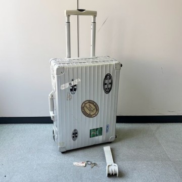 Y201-O53-2597 RIMOWA リモワ Topas トパーズ シルバー 2輪 32L 947.52 青ロゴ アルミ 機内持ち込み スーツケース キャリーケース 旅行 OB