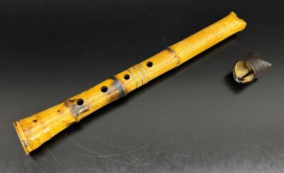 【江】高級和楽器 鳳舟 尺八 銀三線 藤巻 中継 全長約43.5㎝ 在銘 古美術品(縦笛木管楽器民謡箏曲長唄伝統音楽)AXZ2799 CTABipsf CTDByfiv