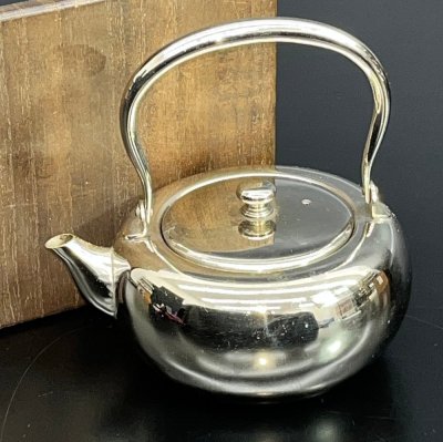 【江】開喜堂 銀瓶 約188g 約9&times;10.5&times;9.5cm 木箱 古美術品(茶道具煎茶道具茶器薬缶湯沸)BX2663 PTLBynix