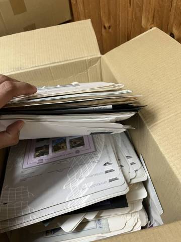 55012W-100　外国切手　10ｋｇ　中国切手大量まとめ　重いアルバムなどは抜いてます　送料120size