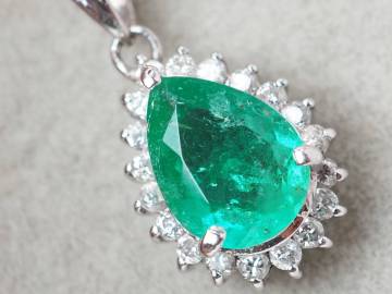 【10758A】Pt900 天然エメラルド 天然ダイヤモンド 0.71ct/0.15ct/1.4g ペンダントトップ