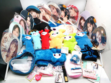 【未開封含む】 TWICE グッズ 大量 まとめ ツウィ サナ ミナ 多め うちわ ぬいぐるみ プライズ LOVELYS ラブリーズ