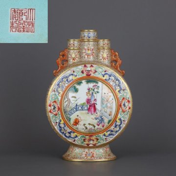 ■観心・時代旧蔵■M2385清乾隆 粉彩開光嬰戲図三管抱月瓶・古陶磁器 ・珍品旧蔵・古賞物・時代物