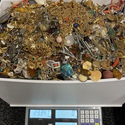 1円〜！【アクセサリーおまとめ 20kgオーバー】アクセサリー ネックレス イヤリング ブローチ リング タイピン ゴールド 遺品整理［0871］