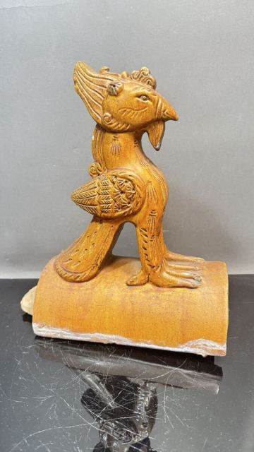 92）中國美術，明時期。鳳凰型瓦 鬼瓦 軒瓦 置物 骨董品 古美術 インテリア インテリア 手彫り舊家伝來。H：33 c m。W：26 c m。D：14 c m
