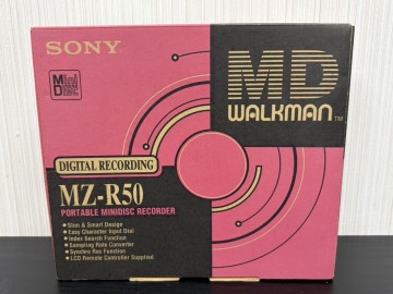 A3　SONY　ソニー　MZ-R50　MD WALKMAN　ウォークマン　ポータブルMDプレーヤー　通電確認済み　元箱付き　付属品多数　オーディオ機器
