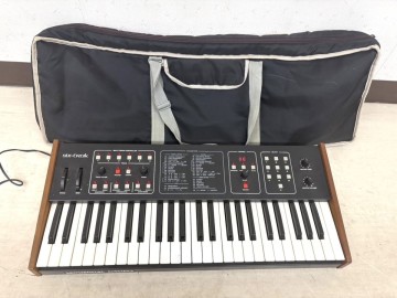 G345-CH29-129 Sequential Circuits six-trak 610C シンセサイザー 通電確認済IG